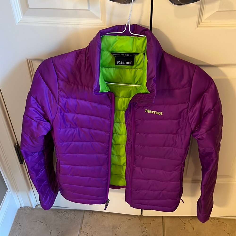 Marmot women’s puffer jacket. Excellent condition. Light weight but extra warm.